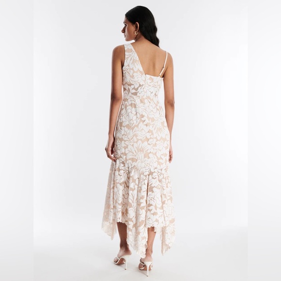 NWT BCBGMaxazria Alabama One Shoulder Lace Gown - Picture 3 of 8